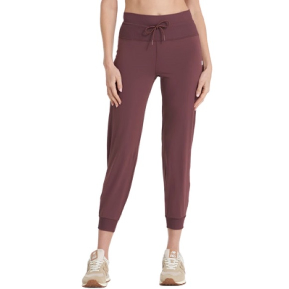 Vuori Daily Jogger in Fig